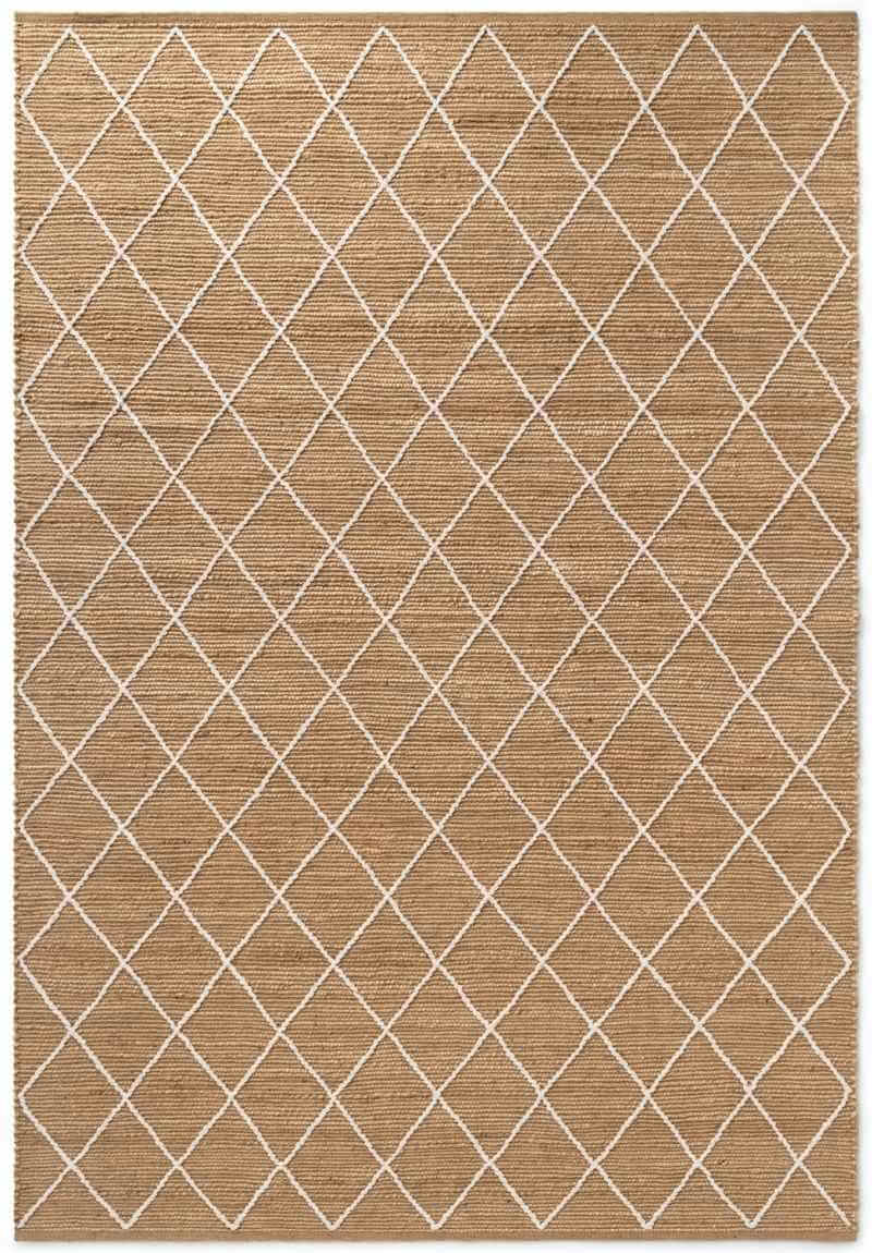 Stylish Jute Rug with a Geometric Diamond Pattern in Natural Beige Tones for Home Decor