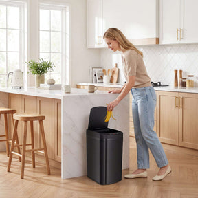 Wise Galleria Kitchen Bin in Black with a Modern Design and Easy-Open Lid for Efficient Office Storage