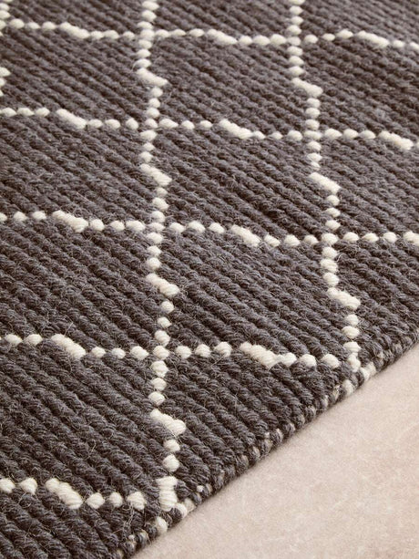 Orsina Lattice Rug featuring a stylish geometric pattern in grey and cream tones