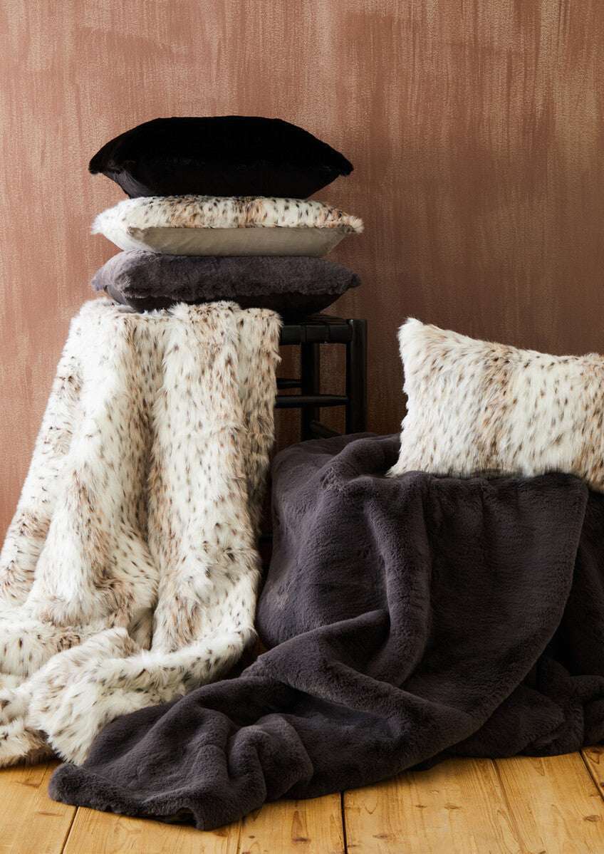 Soft Orsina Fur Throw in Grey with Stylish Pattern for Cozy Home Decor