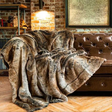 Nisu Home Faux Fur Throw Blanket in Brown for Cozy Living Room Decoration