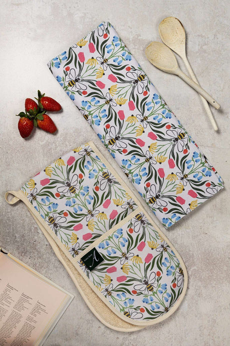 Floral Patterned Oven Gloves from Avalon Home UK with a Practical Pocket for Kitchen Use