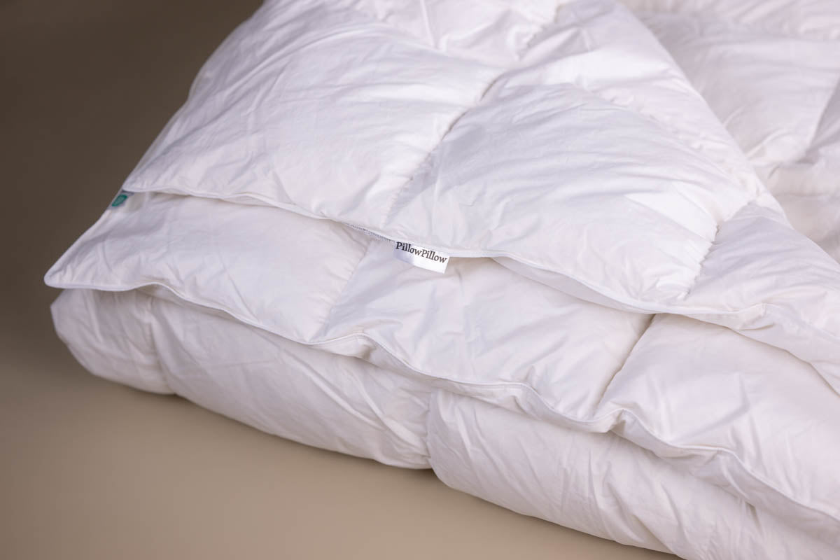 PillowPillow Feather and Down Duvet with a soft, fluffy design for a comfortable night's sleep