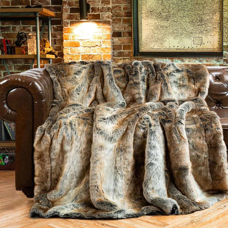 Nisu Home Luxurious Faux Fur Throw Blanket in Neutral Tones for Cozy Living Room Decor