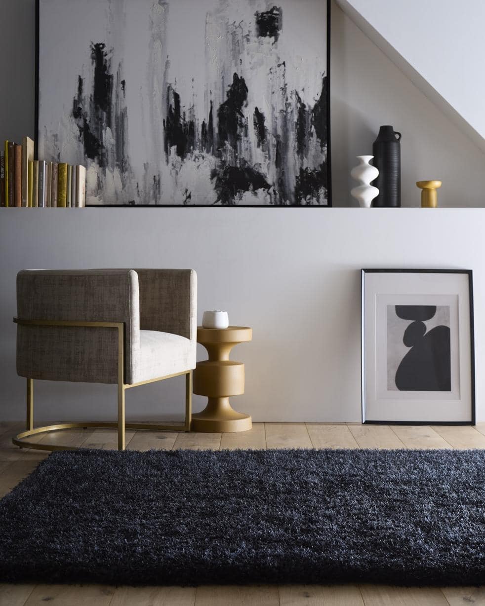 Stylish Shaggy Rug in Dark Grey, enhancing modern living room decor with comfort and texture