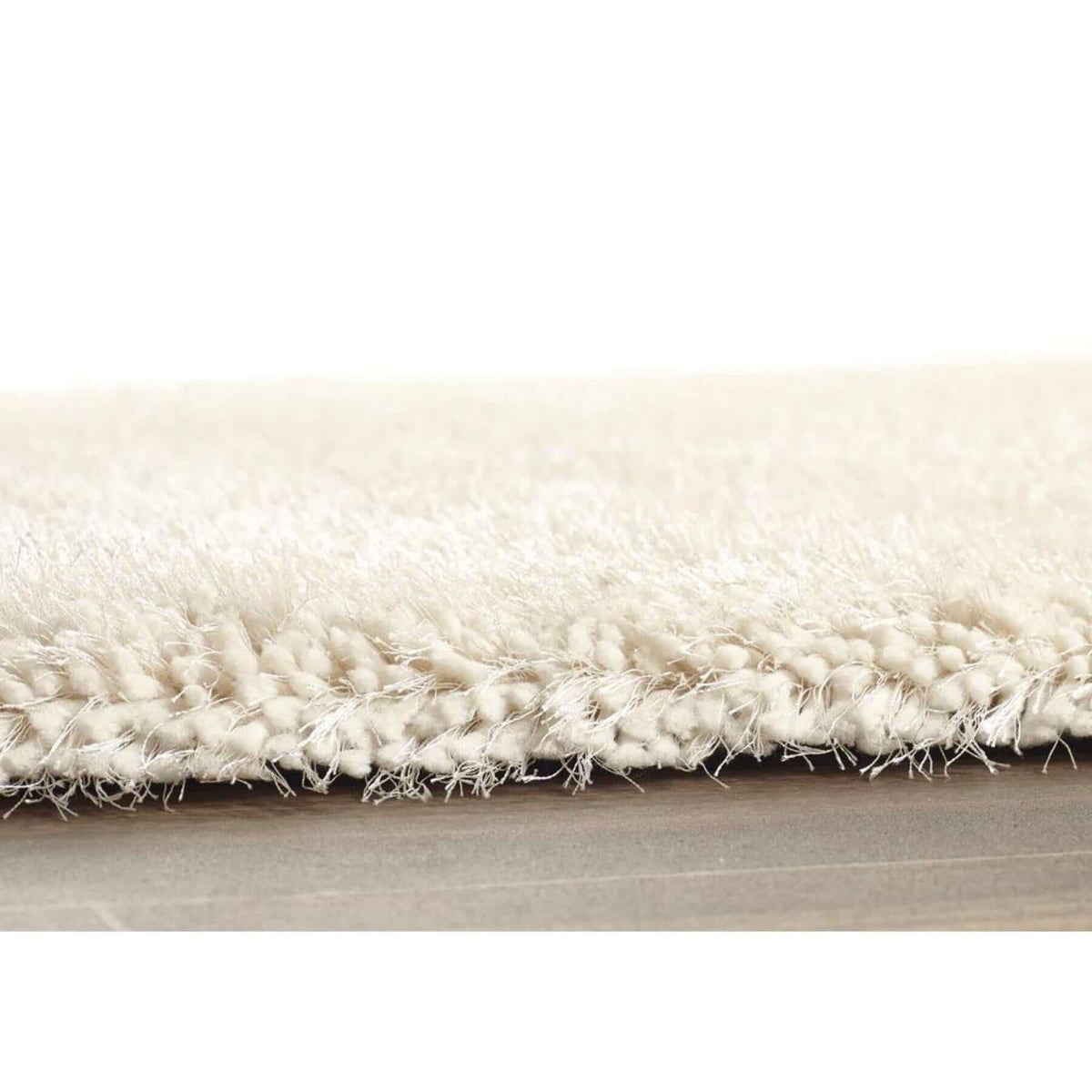 Soft Cream Shaggy Rug with Plush Texture for Comfort and Style in Any Room