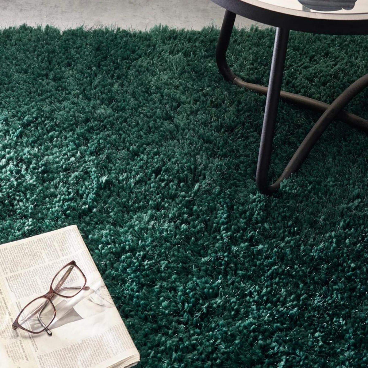 Luxurious Shaggy Rug in Emerald Green Perfect for Enhancing Living Room Comfort