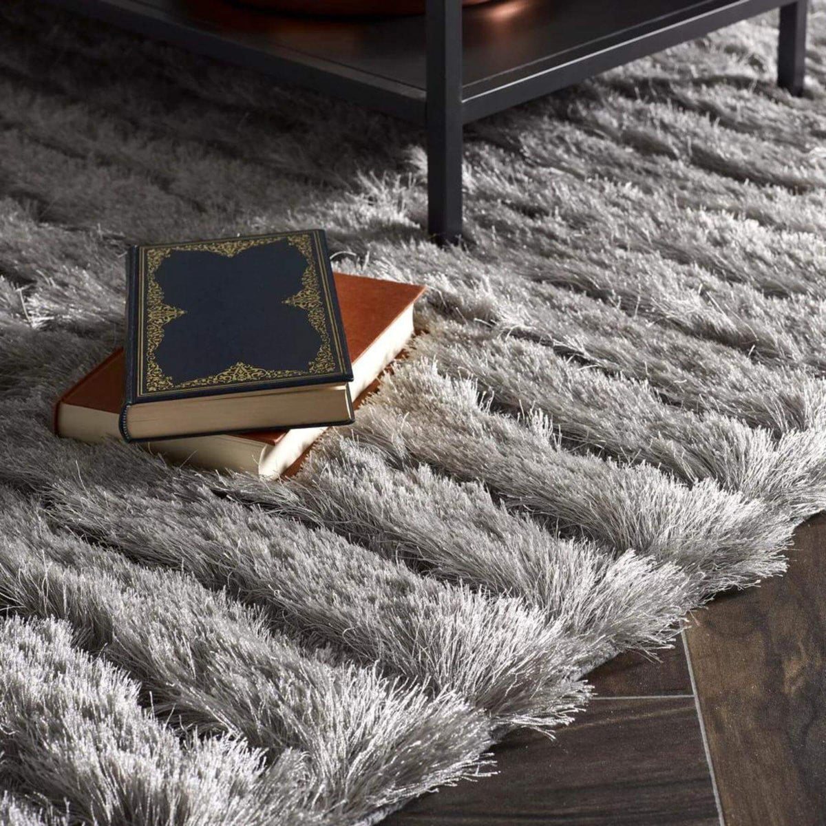 Soft Grey Shaggy Rug with Plush Texture, Perfect for Cozy Living Spaces