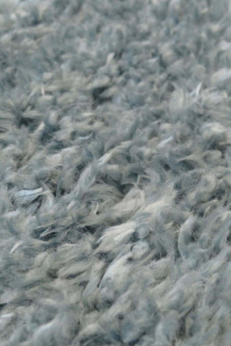 Soft Shaggy Rug in Grey with Plush Texture for Comfortable Home Decor
