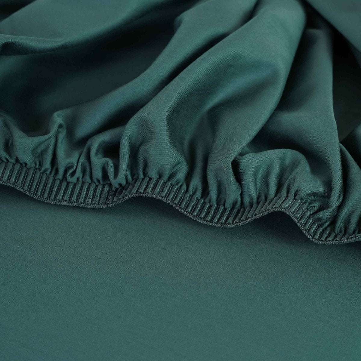 SHEET STORY Duvet Cover Set in deep green with a soft, smooth finish for a stylish bedroom look