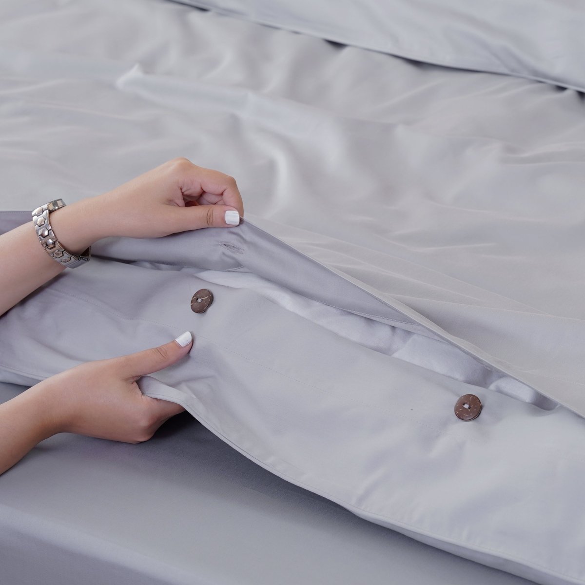 SHEET STORY Duvet Cover Set in soft grey being secured with button closures for easy use and maintenance