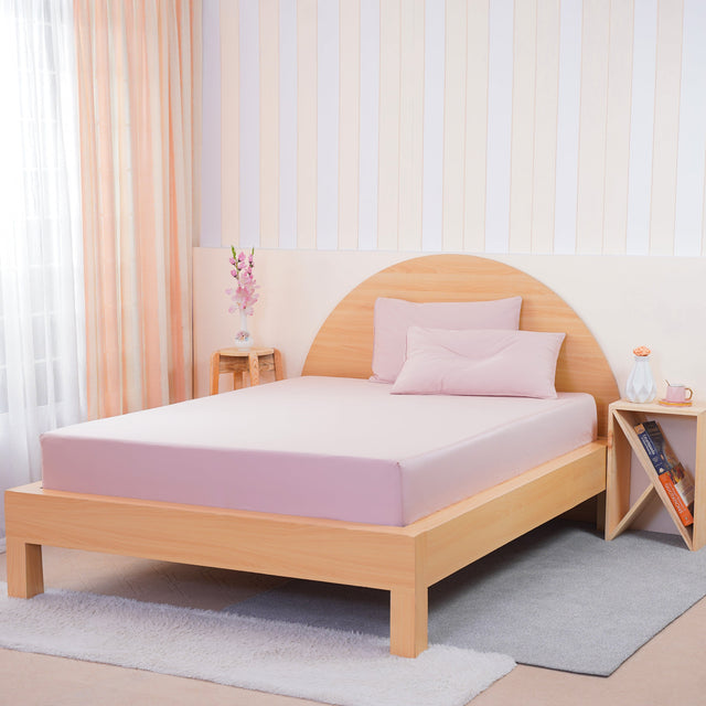 SHEET STORY Pink Fitted Sheet on a Wooden Bed with Cushions and Stylish Decor