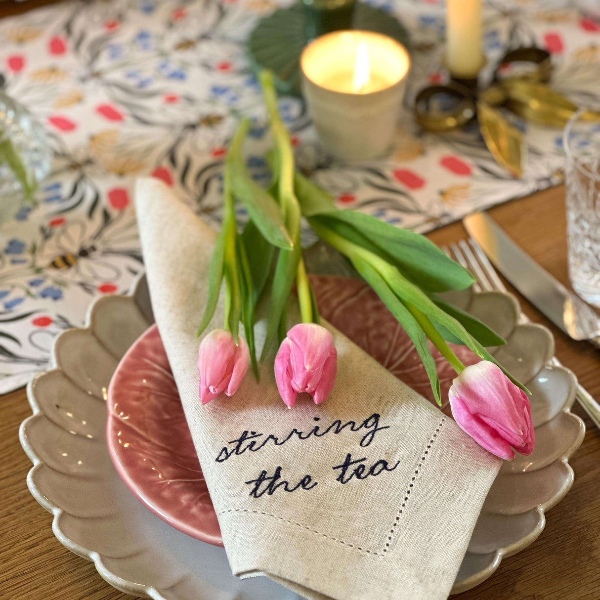 Avalon Home UK Table Runner with Floral Design, Set for Dining with Tulips and a Candle