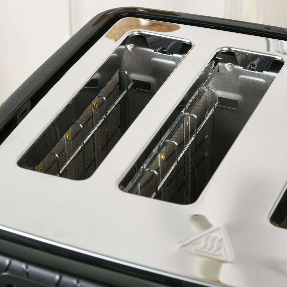 Close-up of Wise Galleria toaster with dual slots for perfectly toasted bread
