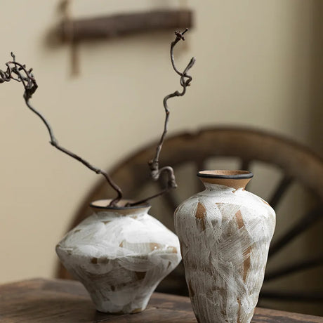 Elegant ceramic vase set from Nisu Home with a minimalist design and textured finishes