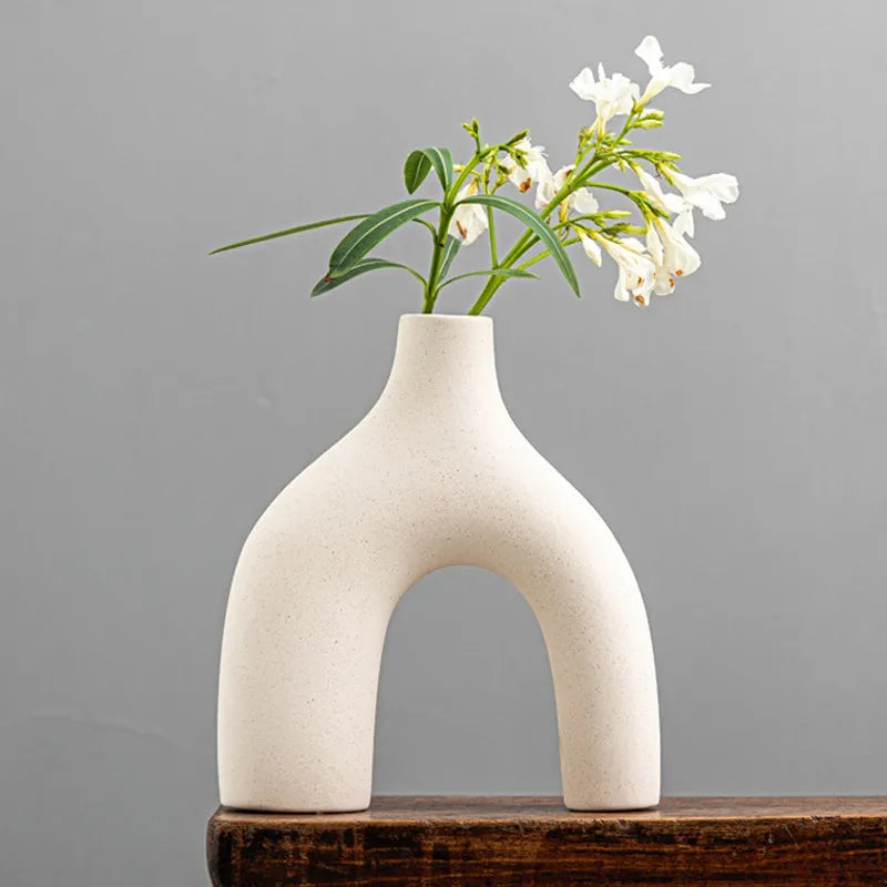 Modern Nisu Home ceramic vase with a unique arch design, perfect for fresh flowers