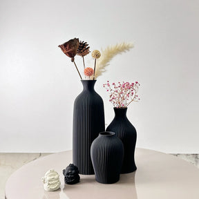 Elegant Nisu Home Black Vase Set with Unique Ribbed Design and Dried Flowers